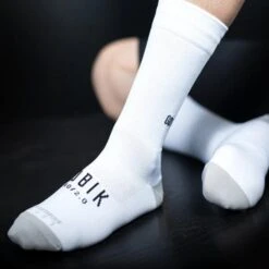 GOBIK Chaussettes Vélo Iro 2.0 Blanc -Rogelli Boutique chaussettes velo iro 20 blanc 2