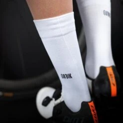GOBIK Chaussettes Vélo Iro 2.0 Blanc -Rogelli Boutique chaussettes velo iro 20 blanc 3