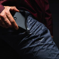 SUR-PANTALON COUPE-PLUIE IMPERMEABLE VELO GRAVEL 11 SUR-PANTALON COUPE-PLUIE IMPERMEABLE VELO GRAVEL -Rogelli Boutique sur pantalon coupe pluie impermeable velo gravel 4