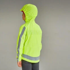 BTWIN VESTE VÉLO 500 ENFANT PLUIE JAUNE HAUTE VISIBILITÉ -Rogelli Boutique veste velo 500 enfant pluie jaune haute visibilite 3